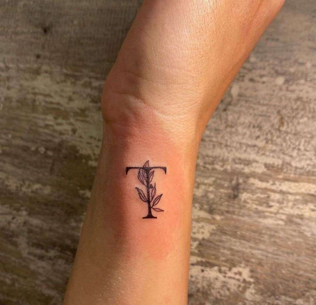 25 Passionate Heart Tattoos for Women - The Trend Spotter